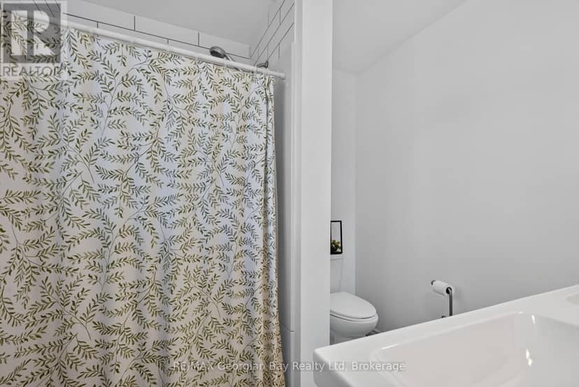 988 Victoria Street — photo 19 of 40