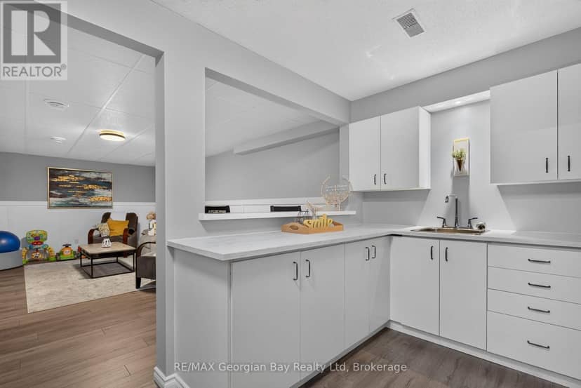 988 Victoria Street — photo 27 of 40
