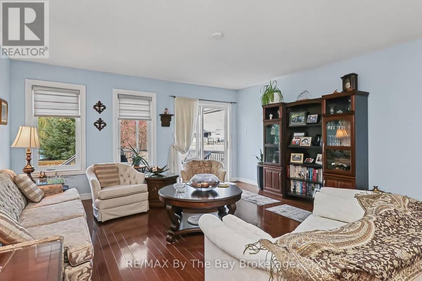 8 Middleport Drive — photo 3 of 40