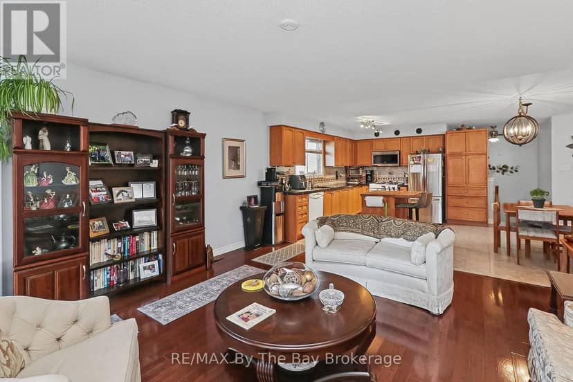 8 Middleport Drive — photo 35 of 40