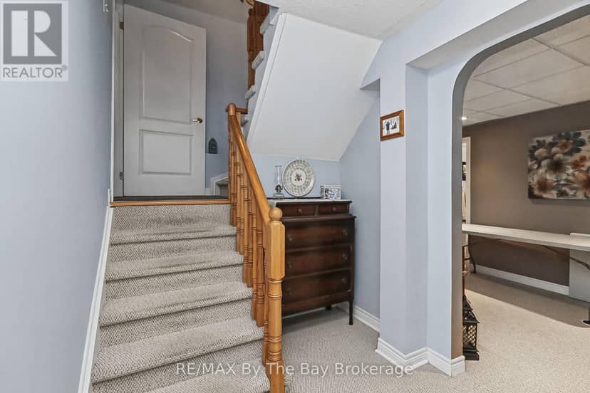 8 Middleport Drive — photo 36 of 40