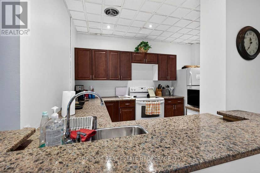 201 - 120 Barrett Court — photo 10 of 40