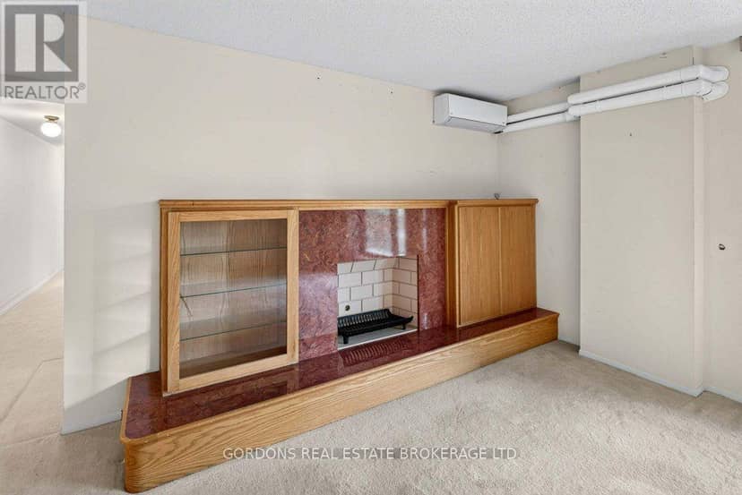 201 - 120 Barrett Court — photo 31 of 40