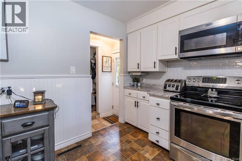 27 Stewart Avenue — photo 10 of 40