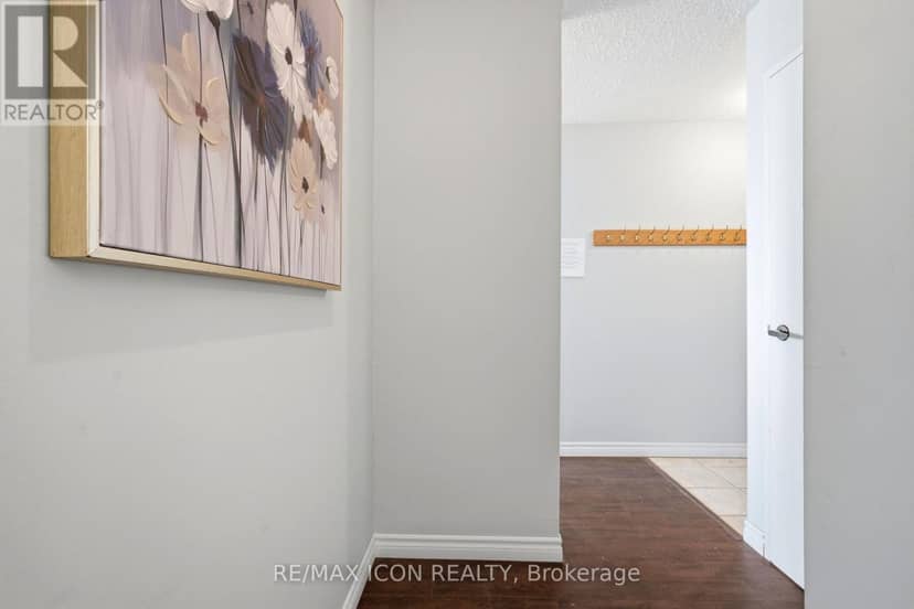 708 - 375 King Street N — photo 16 of 19