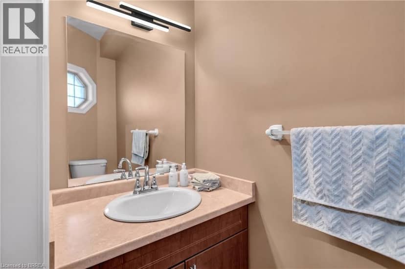 12 BRANTWOOD PARK Road Unit# C2 — photo 16 of 40