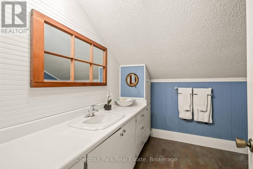 1019 Maplewood Road W — photo 25 of 40