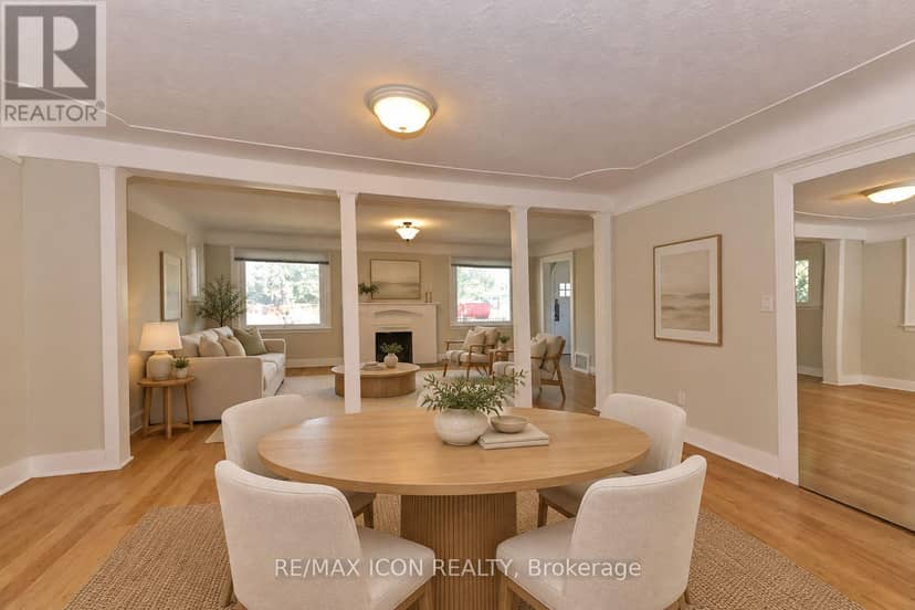 525 Grosvenor Street — photo 4 of 40