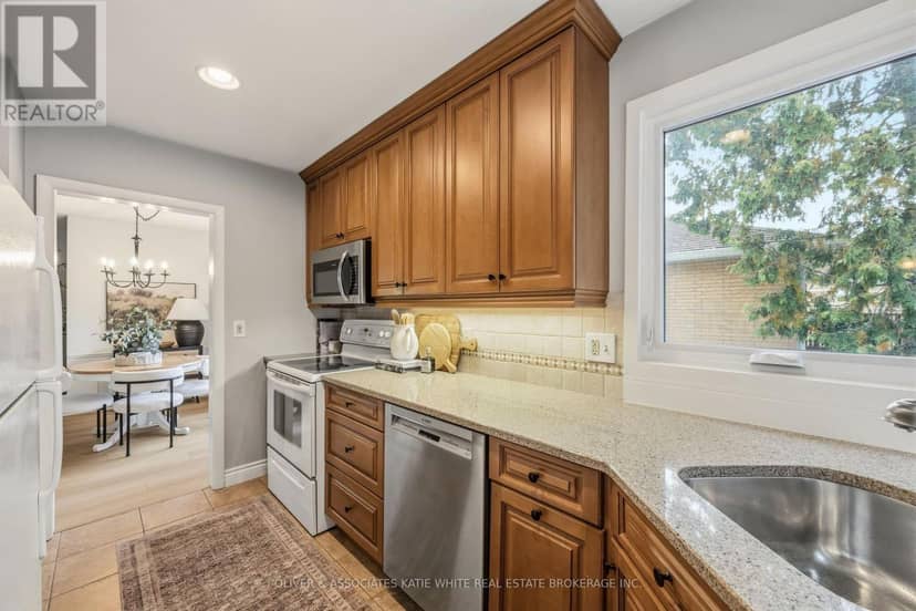 371 Reynolds Road — photo 10 of 36