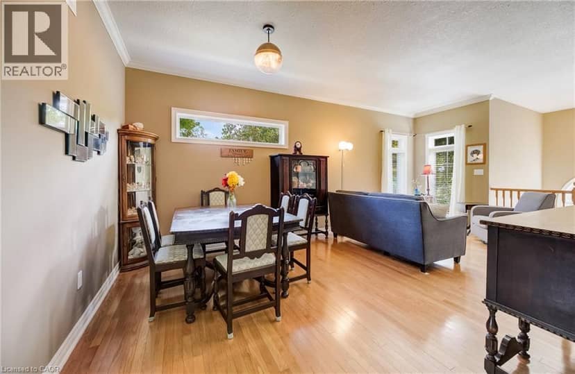17 KINGSLEY Road — photo 6 of 40