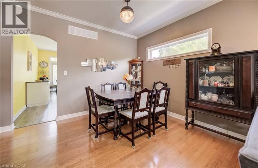 17 KINGSLEY Road — photo 8 of 40