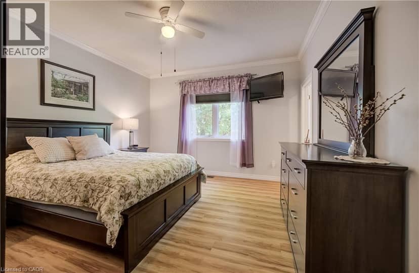 17 KINGSLEY Road — photo 13 of 40