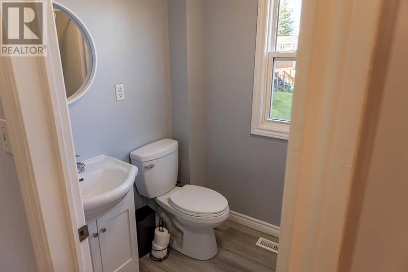 70 Clarence Street — photo 12 of 21