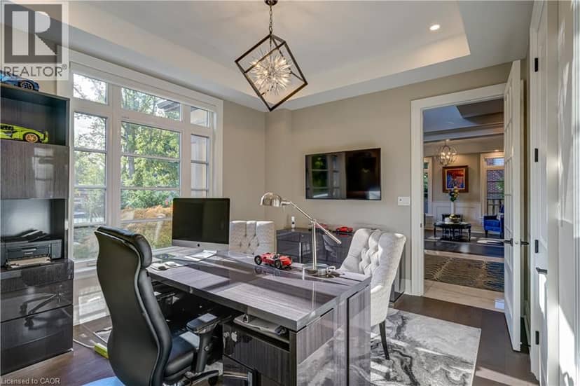 100 SENECA Drive — photo 18 of 40