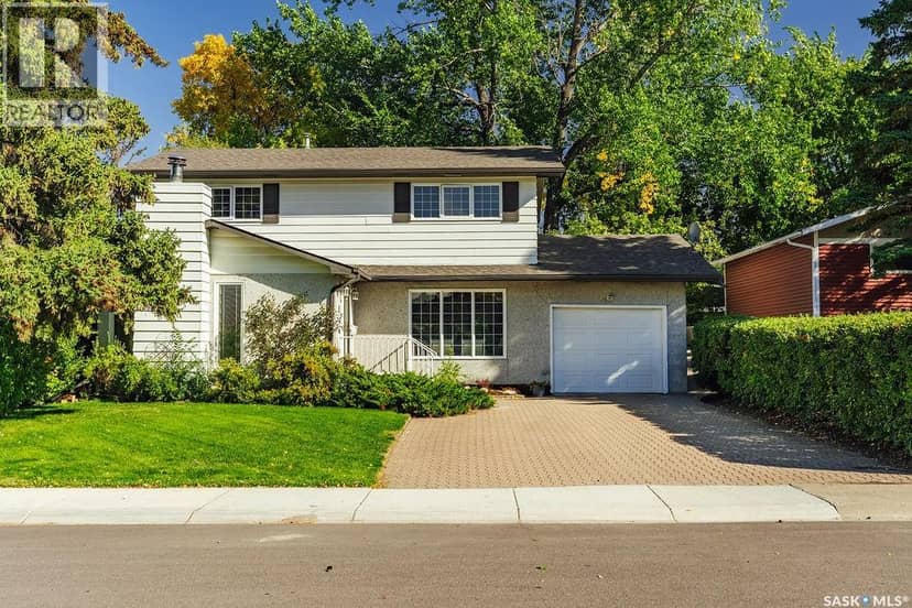 11 Moxon CRESCENT — photo 1 of 40