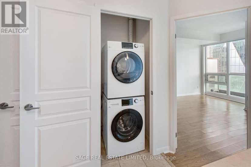 3401 - 18 Yonge Street — photo 11 of 40