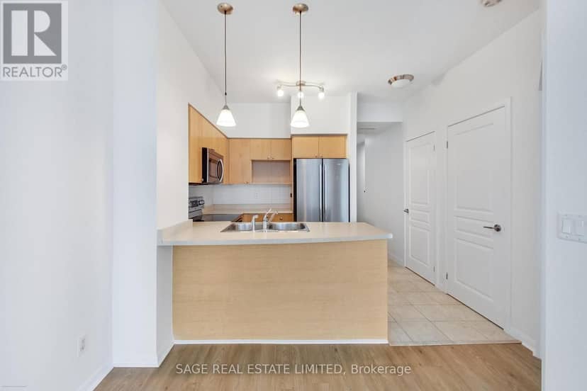 3401 - 18 Yonge Street — photo 17 of 40