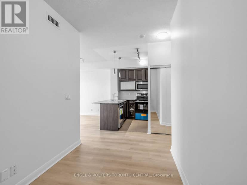 1101 - 500 Sherbourne Street — photo 19 of 33