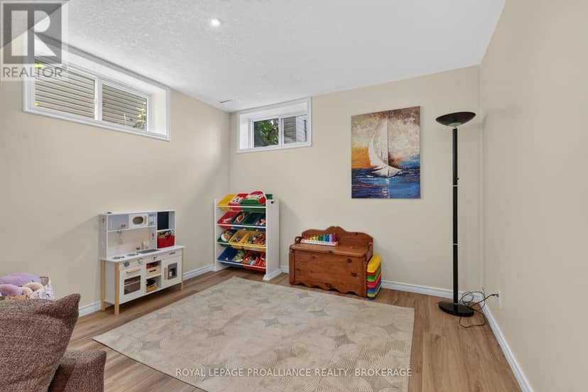 691 Aylmer Crescent — photo 25 of 40