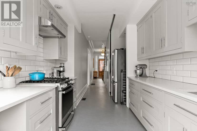 1154-1156 Queen Street — photo 12 of 40