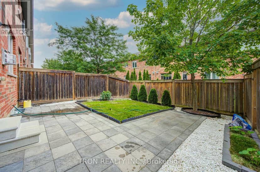 33 Mazarine Lane, Richmond Hill, photo 4