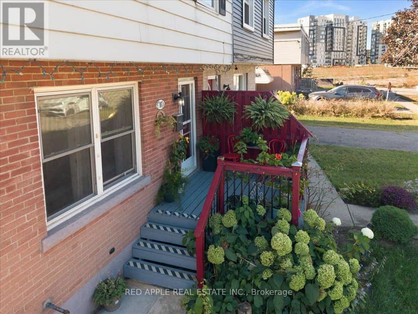10 Armstrong Avenue — photo 3 of 31