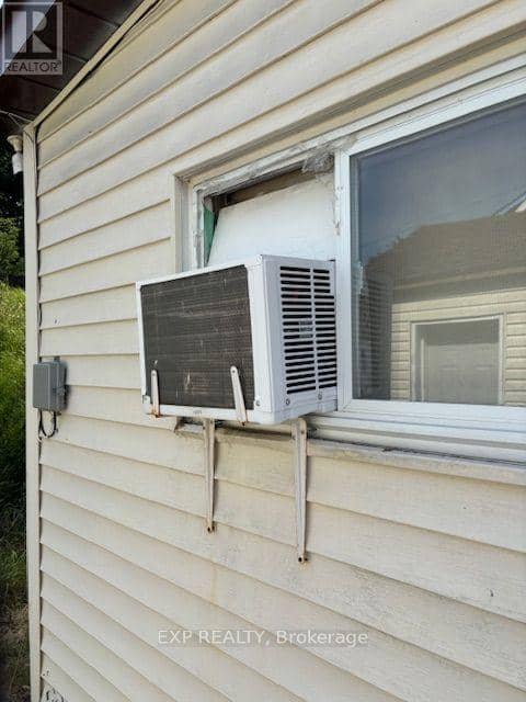 1868 Labonte Street N — photo 5 of 5
