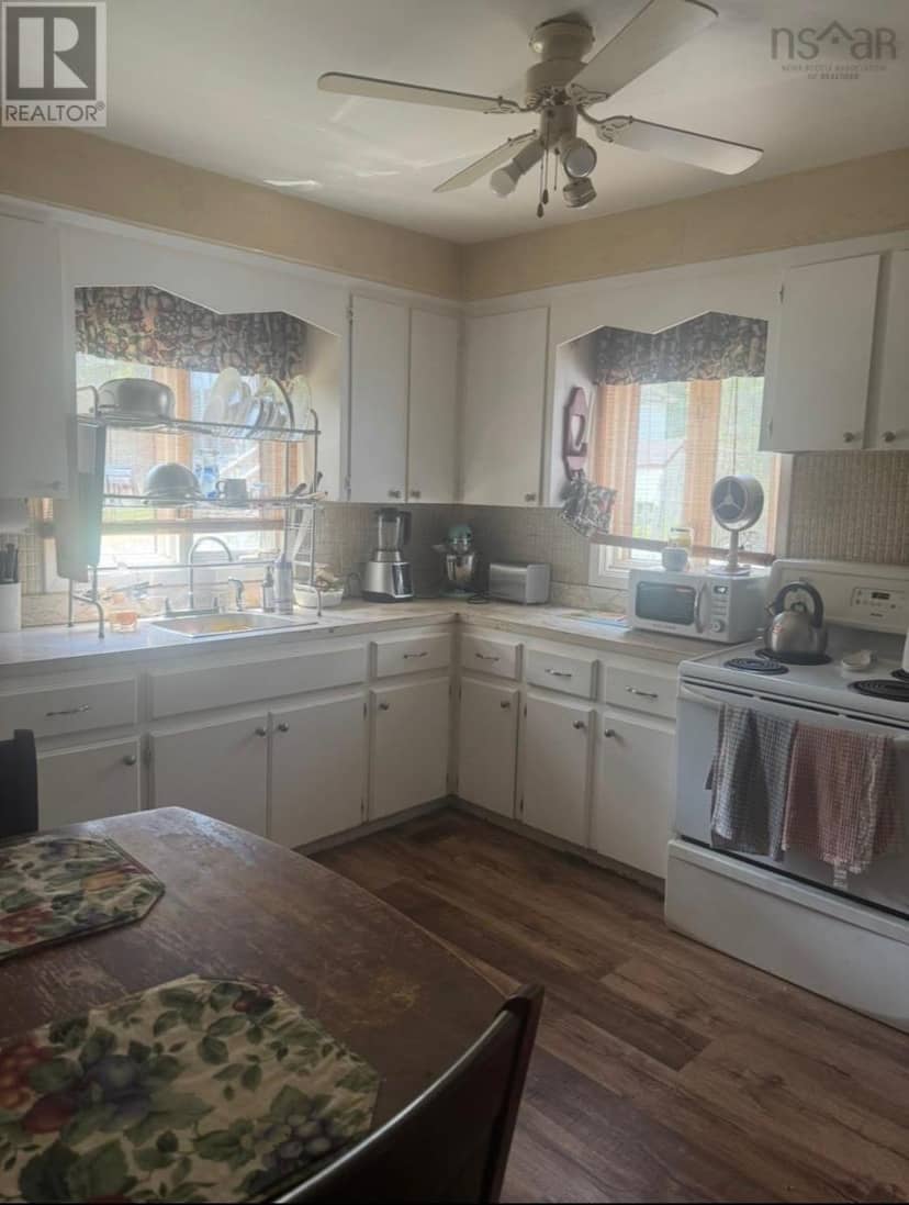 25 Primrose Street — photo 9 of 13