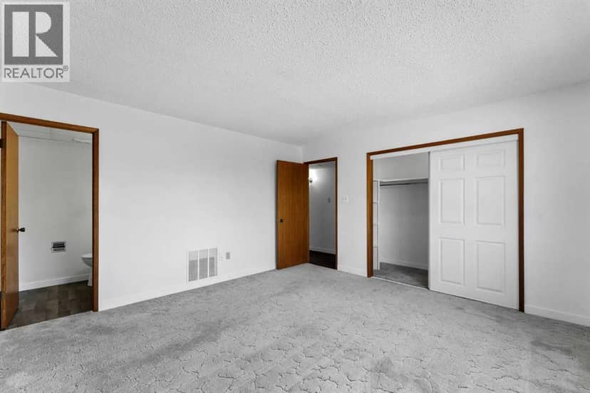 211, 1051 3 Street NW — photo 39 of 40