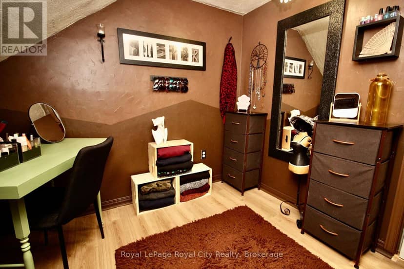 295 Killaly Street E — photo 33 of 40