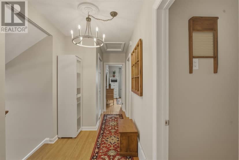 205 Hillside DR S — photo 13 of 34