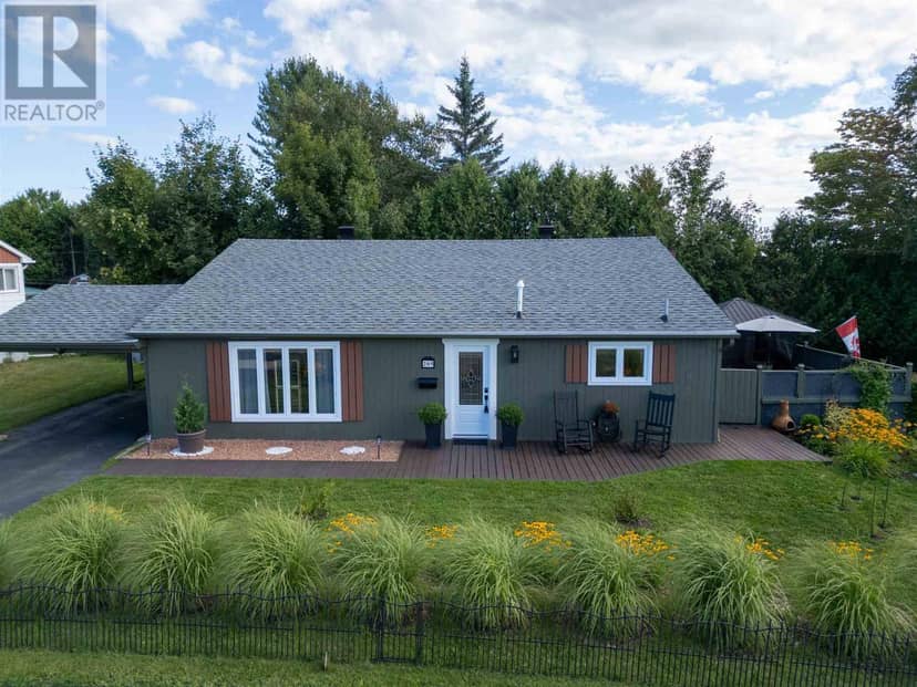 205 Hillside DR S, Elliot Lake