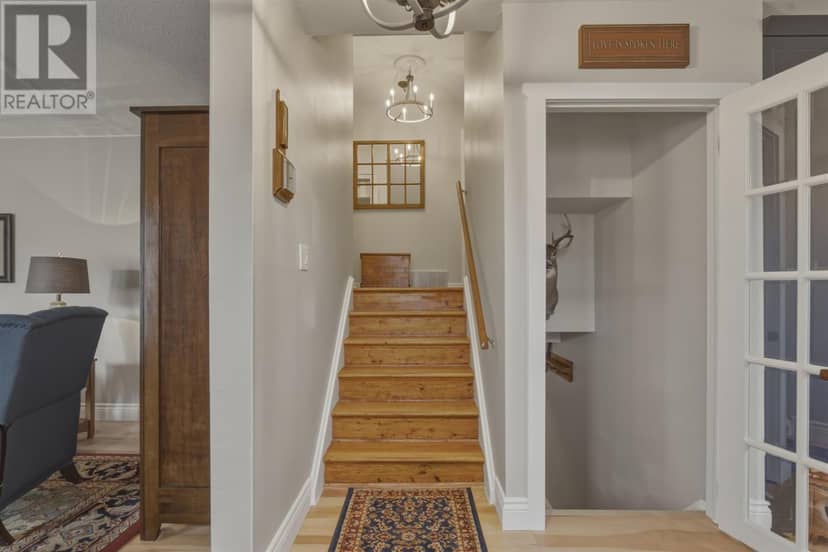 205 Hillside DR S — photo 12 of 34