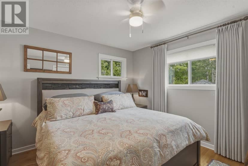 205 Hillside DR S — photo 14 of 34