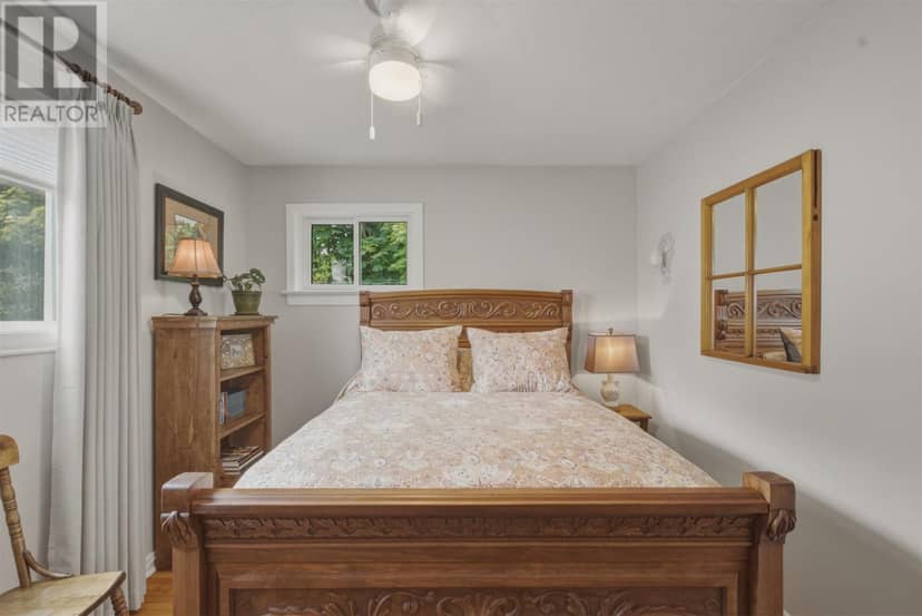 205 Hillside DR S — photo 16 of 34