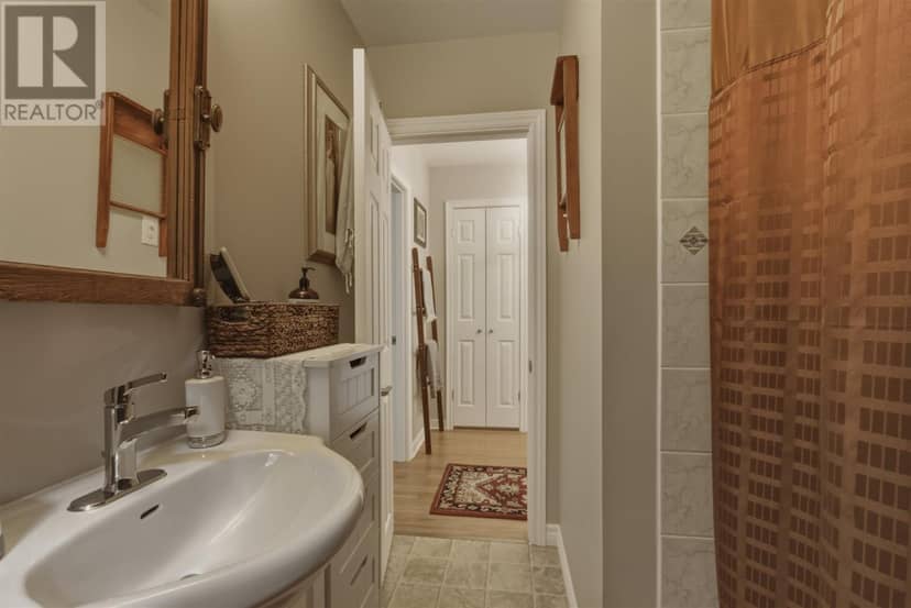 205 Hillside DR S — photo 20 of 34