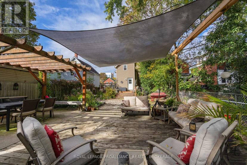 535 Albert Street — photo 21 of 40