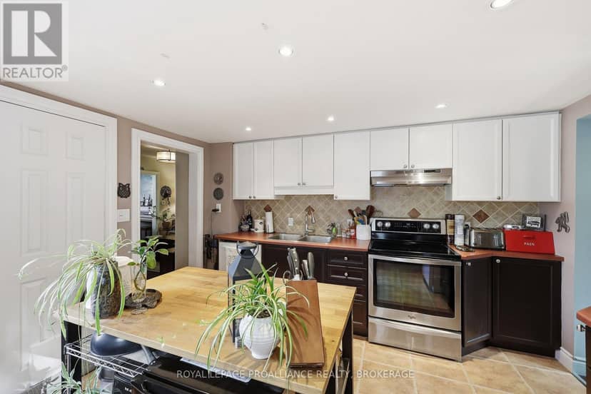 535 Albert Street — photo 31 of 40