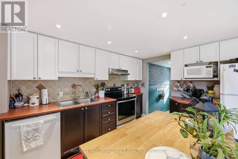 535 Albert Street — photo 32 of 40