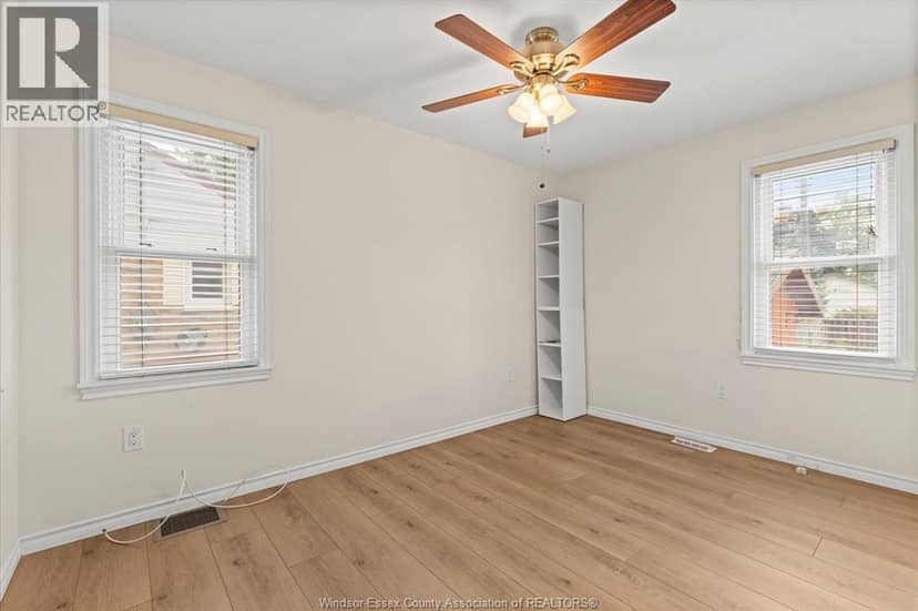 3163 Curry AVENUE — photo 12 of 33