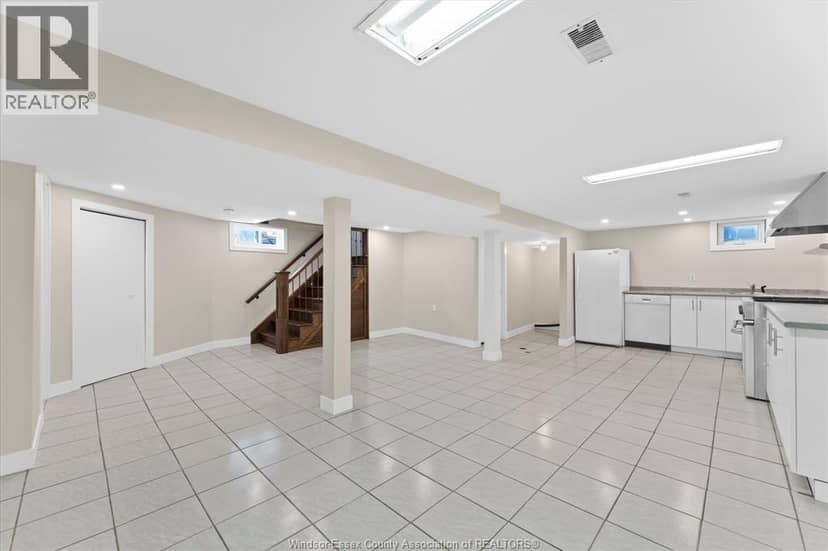 3163 Curry AVENUE — photo 15 of 33