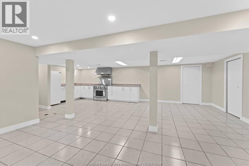 3163 Curry AVENUE — photo 16 of 33