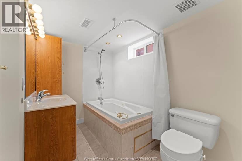3163 Curry AVENUE — photo 17 of 33