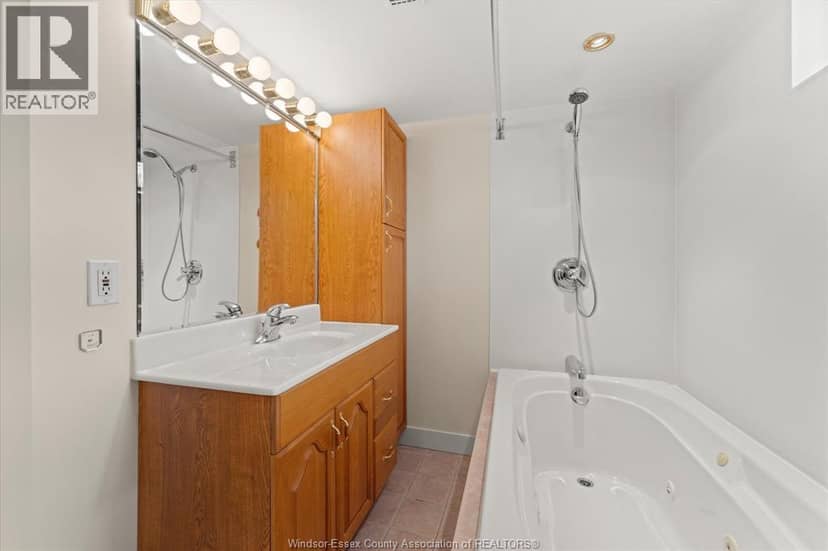 3163 Curry AVENUE — photo 18 of 33
