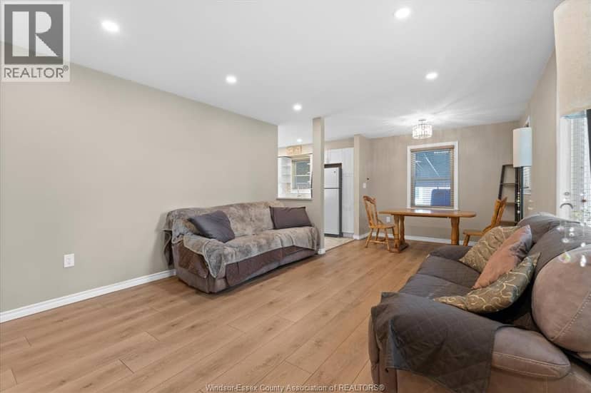 3163 Curry AVENUE — photo 2 of 33
