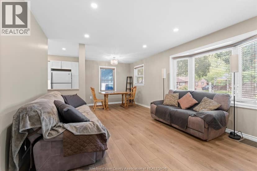 3163 Curry AVENUE — photo 3 of 33