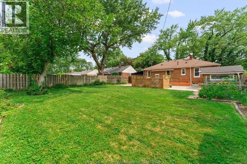3163 Curry AVENUE — photo 30 of 33