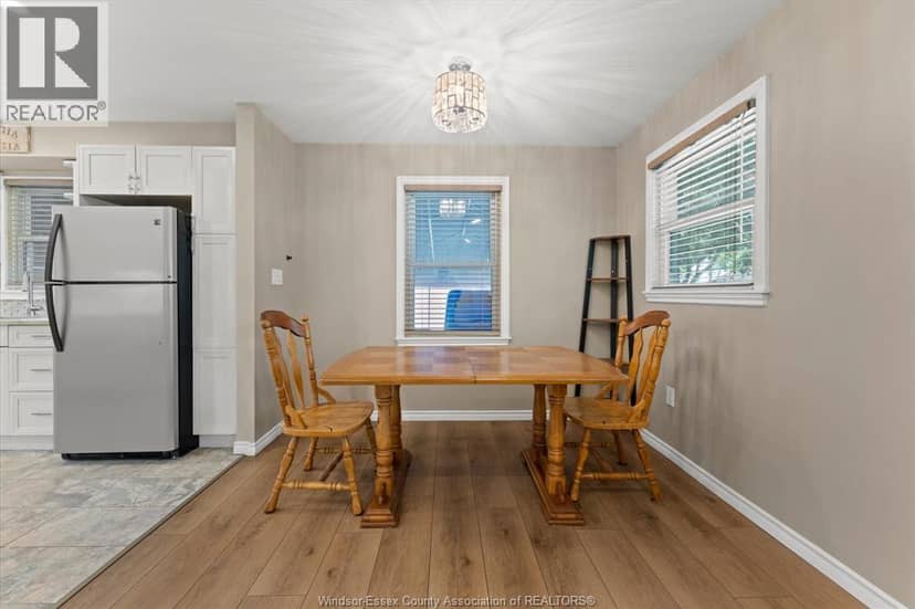 3163 Curry AVENUE — photo 5 of 33