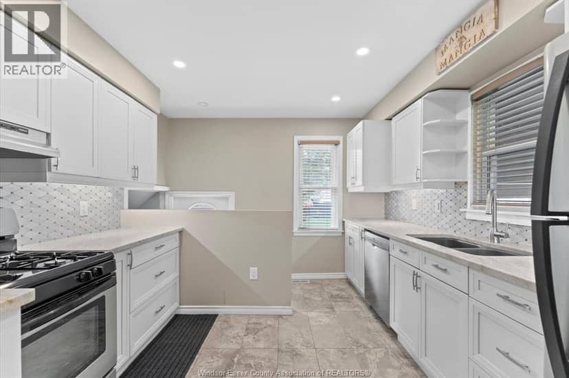 3163 Curry AVENUE — photo 6 of 33