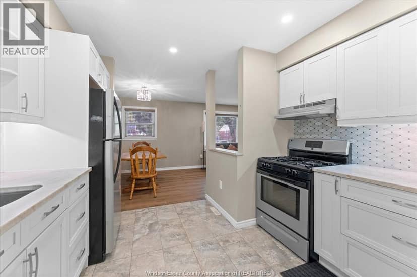 3163 Curry AVENUE — photo 7 of 33